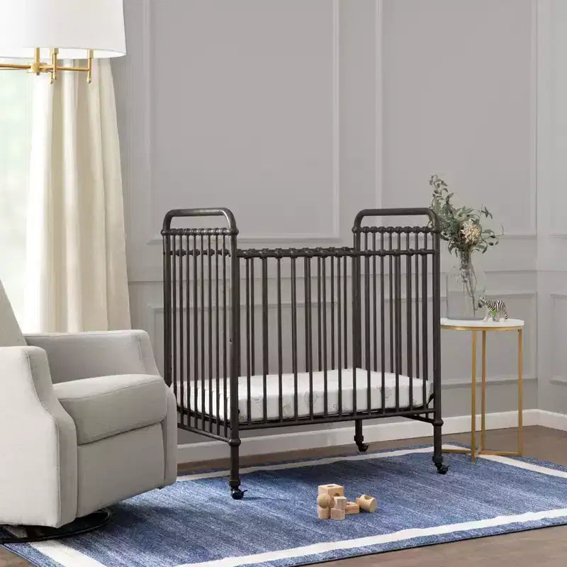 Culla mini convertibile 3-in-1 in metallo Namesake Abigail